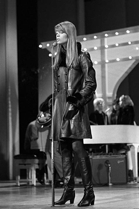 Françoise Hardy's Parisian Serenade: A Timeless Icon Celebrates Six Decades of Melodies!